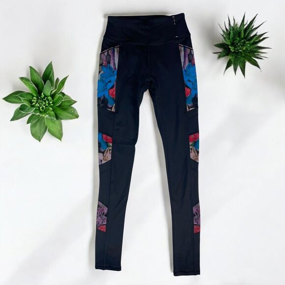 ๐ Calia By Carrie Underwood Essential Leggings with Mesh Floral Panels - Picture 3 of 10
